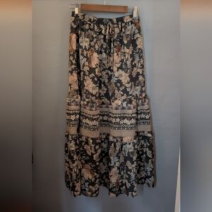 ✌🏼 Amethyst Boho Black and Cream Floral Skirt
